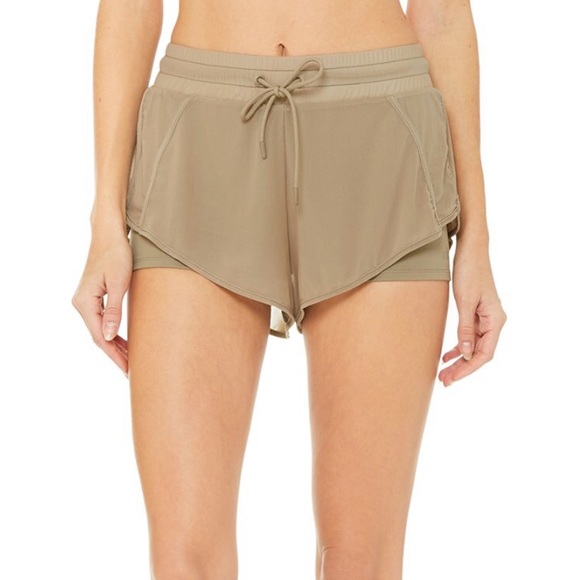 alo yoga ambience short